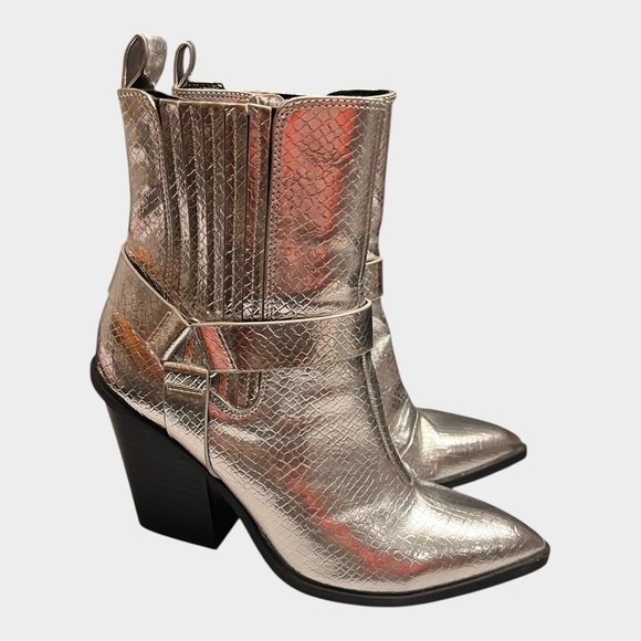 DV by Dolce Vita Shoes - DV BY DOLCE VITA Nilano Metallic Ankle Boot Silver Size 8.5 Western Cowgirl